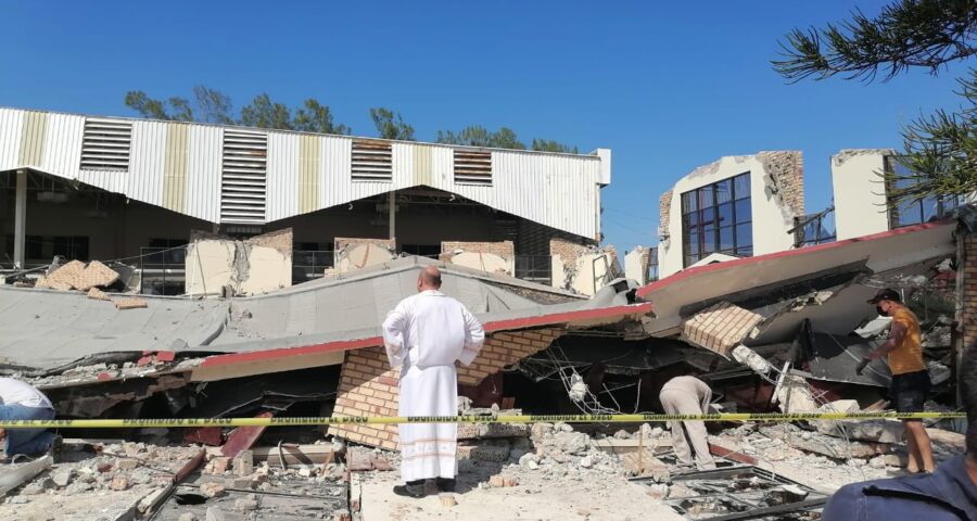 Teto de igreja no México desaba durante missa e causa 10 mortes