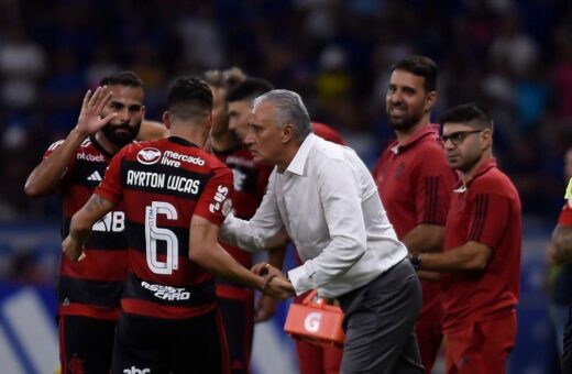 Tite durante jogo do Flamengo no Minerão - Foto: Marcelo Cortes / Flamengo