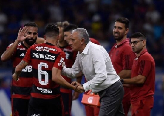 Tite durante jogo do Flamengo no Minerão - Foto: Marcelo Cortes / Flamengo