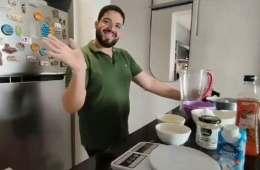 Vídeo: receita de bolo de laranja sem glúten para crianças