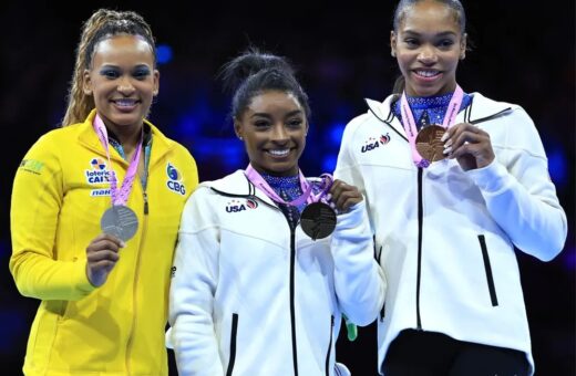 Com Rebeca Andrade no pódio, Simone Biles fatura o hexa no mundial