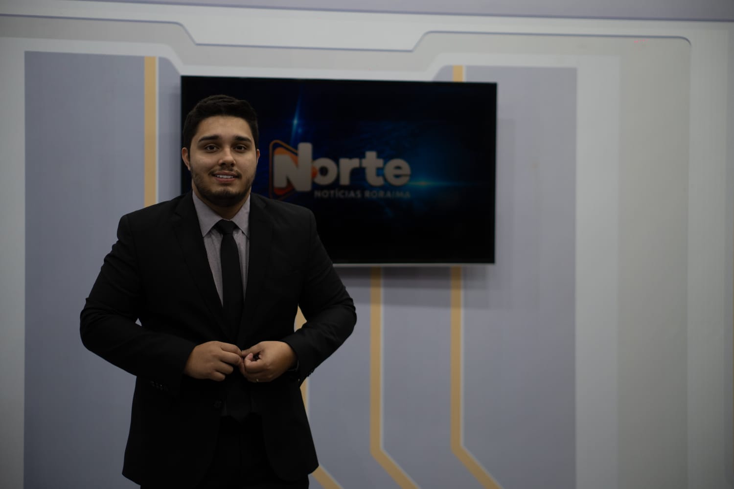 O jornal Norte Notícias é apresentado por Jhonatas Souza - Foto: Reprodução/TV Norte Boa Vista