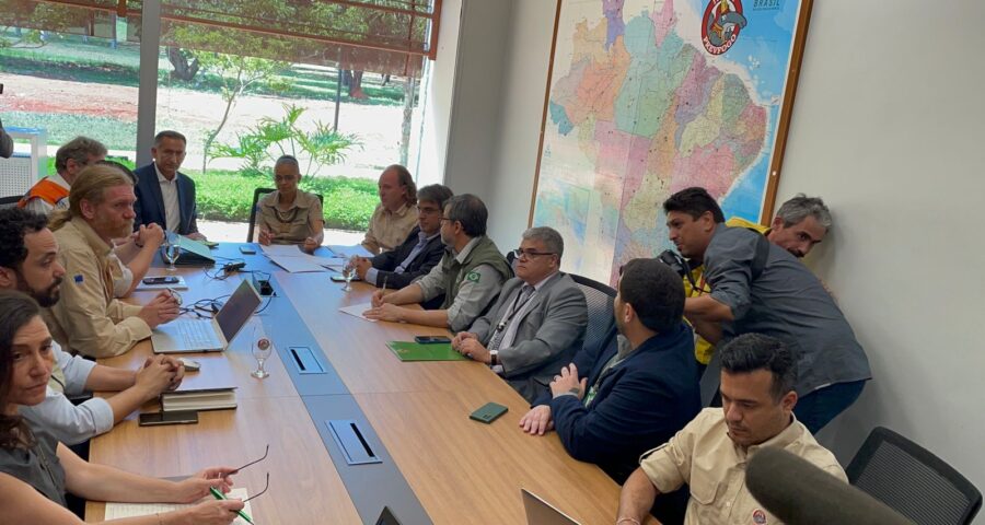 Ministra Marina Silva coordena reunião com autoridades na sede do Prevfogo, em Brasília. Foto: Equipe Portal Norte, em Brasília