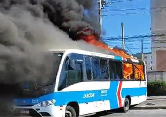 24 ônibus são incendiados no RJ após morte de sobrinho de miliciano