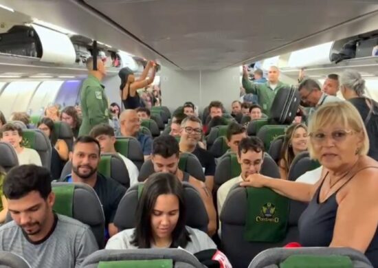 Brasileiros que estavam em Israel chegam ao aeroporto do Galeão, no Rio de Janeiro - Foto: Imprensa FAB