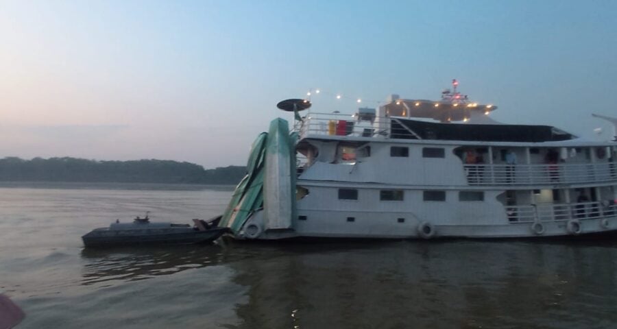 Turista estava no camarote da embarcação na hora do impacto - Foto: Reprodução/WhatsApp