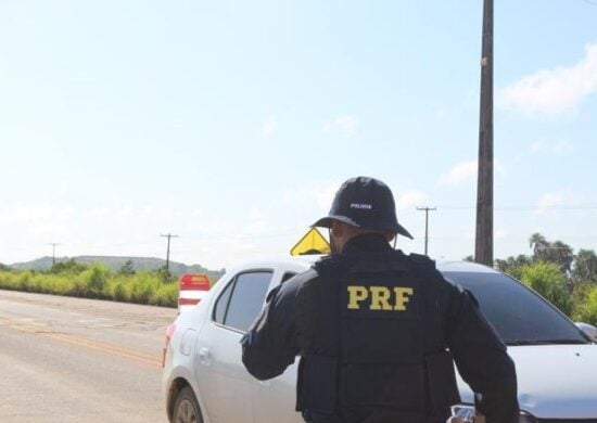 Ação da PRF prende foragidos da Justiça e motoristas bêbados em RR