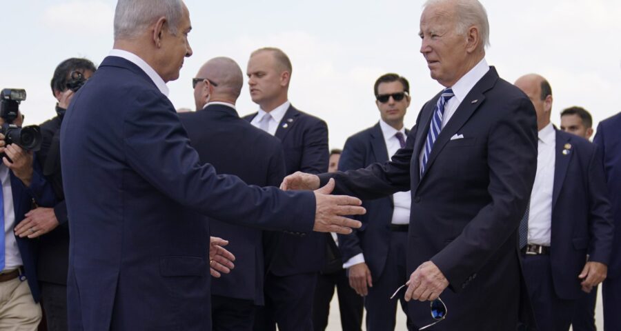 Cumprimento de Joe Biden e Benjamin Netanyahu - Foto: Evan Vucci/Associated Press/Estadão Conteúdo