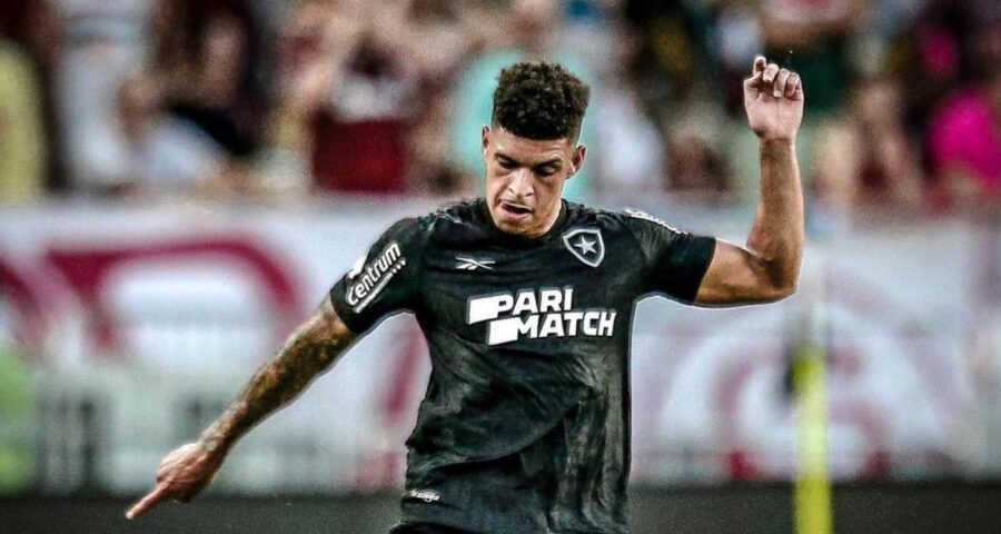 Lúcio Flávio está em busca do substituto de Victor Sá, que está suspenso - Foto: Reprodução/ Instagram @botafogo