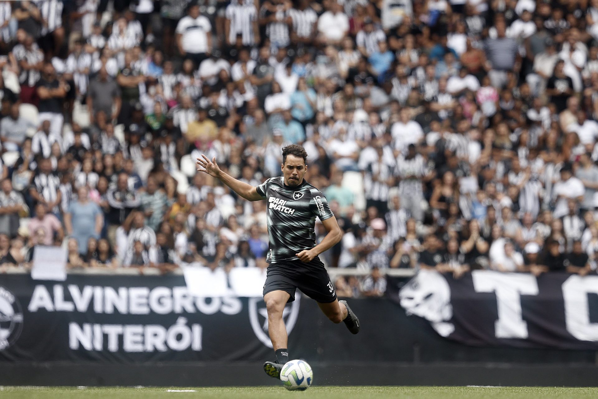 Botafogo e Goiás disputam nesta segunda-feira (2), pela 25ª rodada do Brasileirão - Foto: Reprodução/ Botafogo F.R.