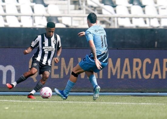 Com portões fechados para o segundo tempo, Botafogo e Athletico-PR ficaram no empate no estádio Nilton Santos - Foto: Reprodução/Vitor Silva / BFR