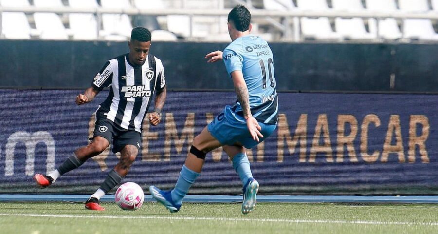 Com portões fechados para o segundo tempo, Botafogo e Athletico-PR ficaram no empate no estádio Nilton Santos - Foto: Reprodução/Vitor Silva / BFR