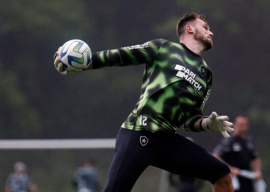 Lucas Perri segue treinamentos focado para que o Botafogo sofra gols dos adversários - Foto: Reprodução/Vitor Silva / BFR