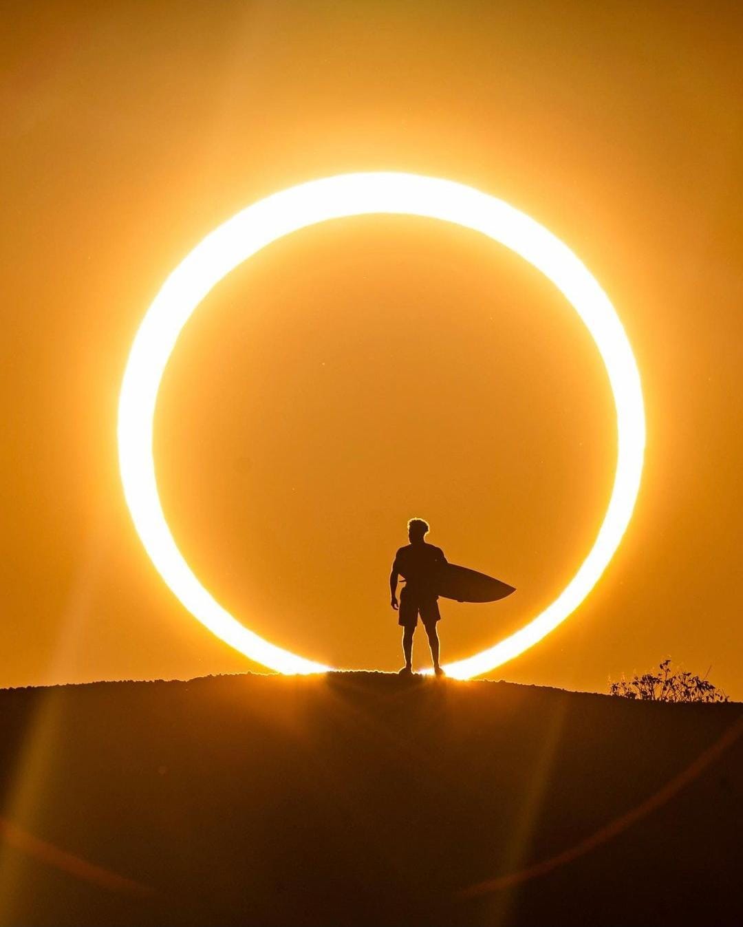 eclipse-solar-foto-bastidores-surfista-foto-reproducao-instagram-italoferreira