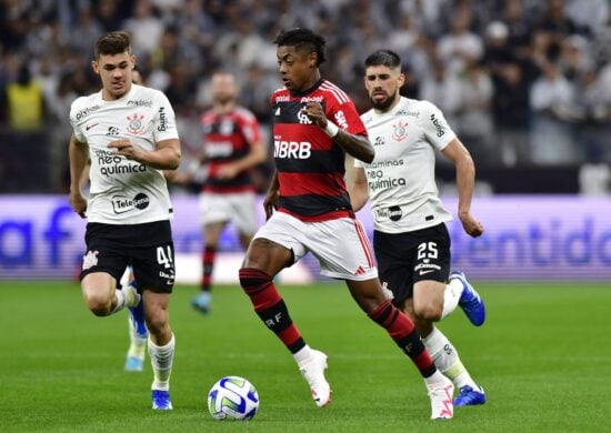 Corinthians e Flamengo em partida válida pela 26ª rodada do Campeonato Brasileiro 2023, na Neo Química Arena - Foto: Eduardo Carmim/Agência O Dia/Estadão Conteúdo