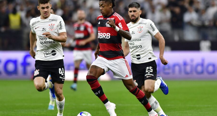 Corinthians e Flamengo em partida válida pela 26ª rodada do Campeonato Brasileiro 2023, na Neo Química Arena - Foto: Eduardo Carmim/Agência O Dia/Estadão Conteúdo