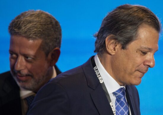 Presidente da Câmara dos Deputados, Arthur Lira, e o ministro da Fazenda, Fernando Haddad, durante o seminário Reforma Tributária - Foto: Marcelo Camargo/Agência Brasil