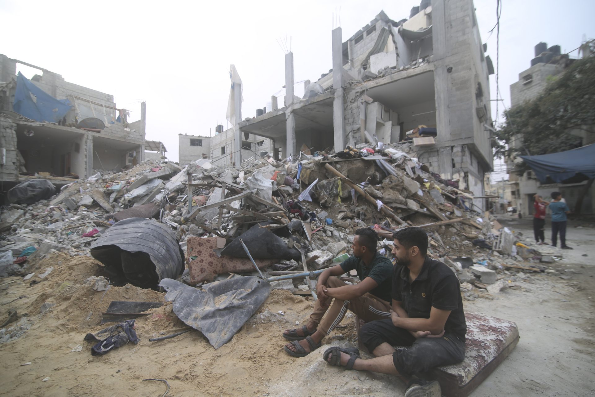 Ataques de Israel na Faixa de Gaza deixaram vários mortos - Foto: Hatem Ali/Associated Press/Estadão Conteúdo