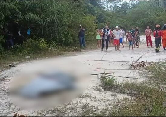 Mulher sai para orar e encontra corpo enterrado em cova rasa em Manaus – Foto: Reprodução/TV Norte Amazonas