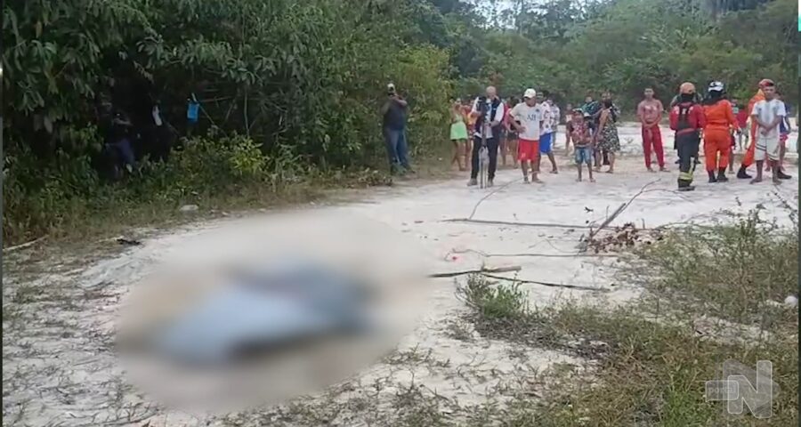 Mulher sai para orar e encontra corpo enterrado em cova rasa em Manaus – Foto: Reprodução/TV Norte Amazonas