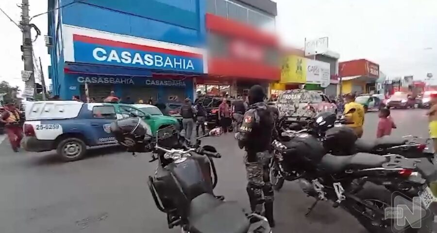 Dois suspeitos fazem clientes reféns durante assalto a loja em Manaus - Foto: Reprodução/TV Norte Amazonas