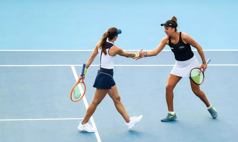 Luisa Stefani e Ingrid Martins superam favoritas e vão às semifinais em Pequim