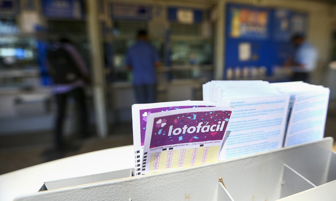 Loteria da Caixa sorteia dezenas – Foto: Marcelo Camargo/Agência Brasil