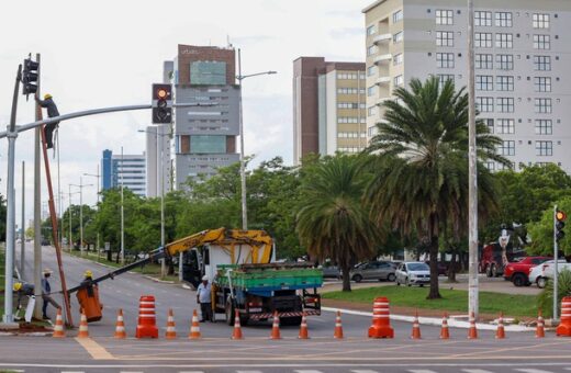 Montagem do Túnel de Luzes na Avenida Teotônio Segurado inicia com interdições temporárias