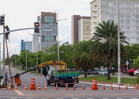 Montagem do Túnel de Luzes na Avenida Teotônio Segurado inicia com interdições temporárias