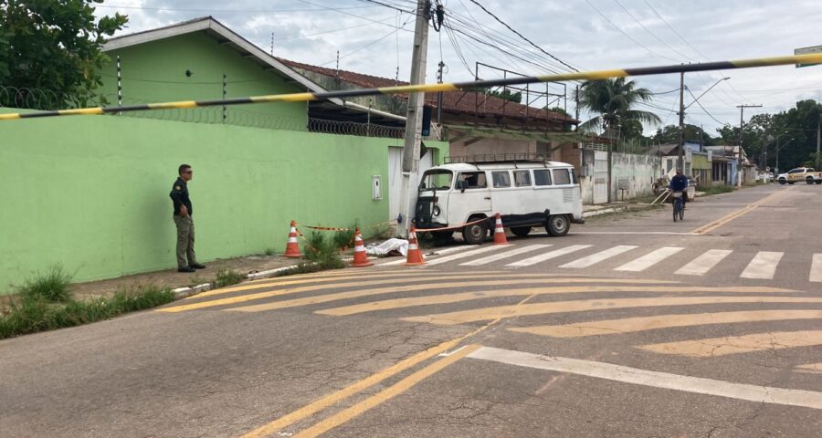 Homem de 41 anos morre ao ser atingido por kombi em Rio Branco 