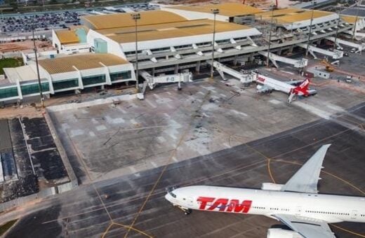 A neblina que encobriu a madrugada e manhã desta quarta-feira (8), cancelou oito voos no Aeroporto Internacional de Manaus - Foto:Reprodução/Instagram@vinciairports