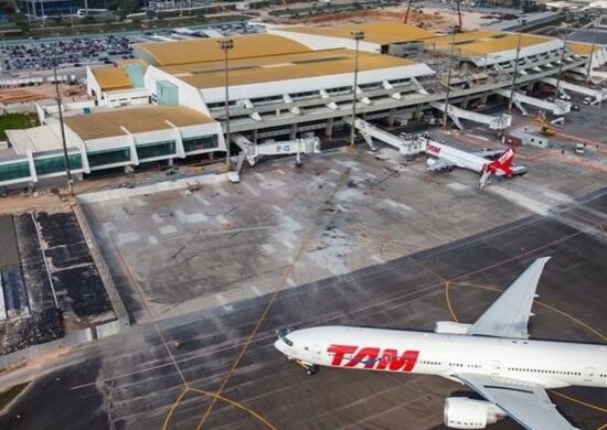 A neblina que encobriu a madrugada e manhã desta quarta-feira (8), cancelou oito voos no Aeroporto Internacional de Manaus - Foto:Reprodução/Instagram@vinciairports