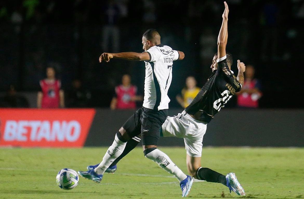 Apesar da luta, Botafogo perdeu a terceira partida seguida - Foto: Vítor Siva / BFR