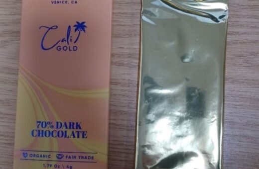 As barras de chocolate foram vendidas, no último sábado (25), em caixas com o nome "Cali-Gold"