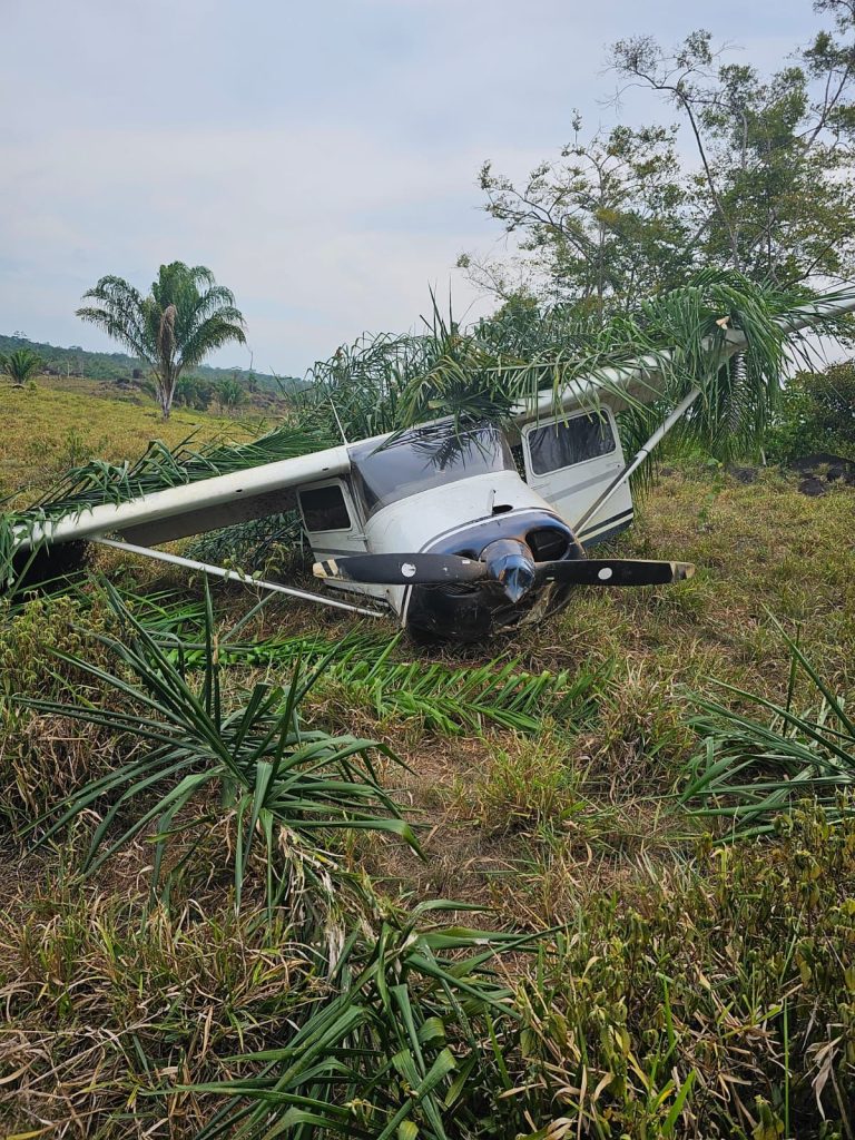 Avião suspeito encontrado abandonado em Roraima