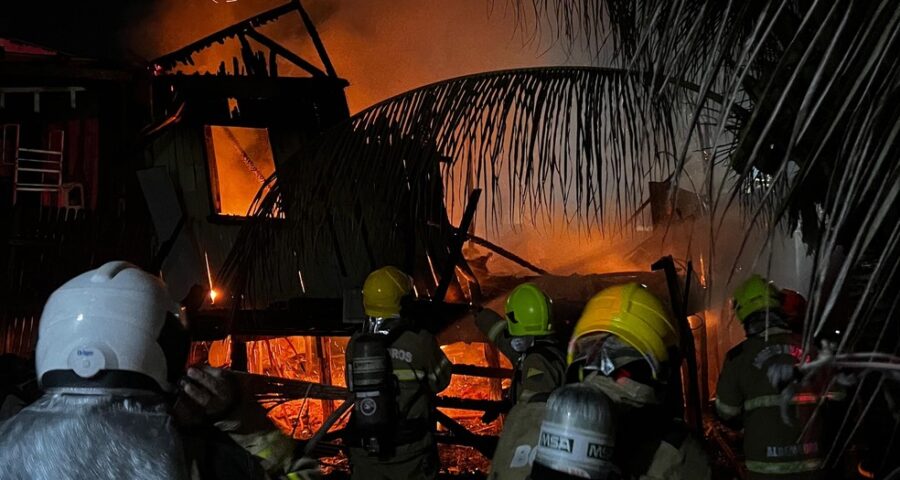 Incêndio mata pai e filho de 6 anos carbonizados no Acre