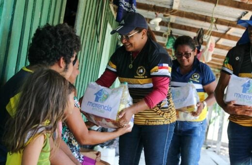 Cerca de 7.039 alunos da rede estadual receberam de kits alimentares por meio do programa Merenda em Casa - Foto: Divulgação/Alex Pazuello/ Secom