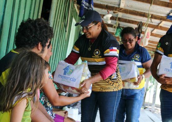 Cerca de 7.039 alunos da rede estadual receberam de kits alimentares por meio do programa Merenda em Casa - Foto: Divulgação/Alex Pazuello/ Secom