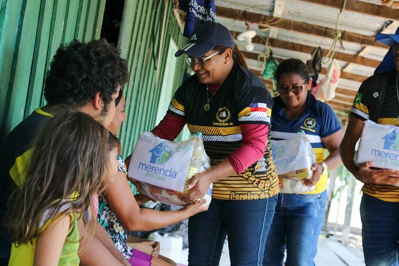 Cerca de 7.039 alunos da rede estadual receberam de kits alimentares por meio do programa Merenda em Casa - Foto: Divulgação/Alex Pazuello/ Secom