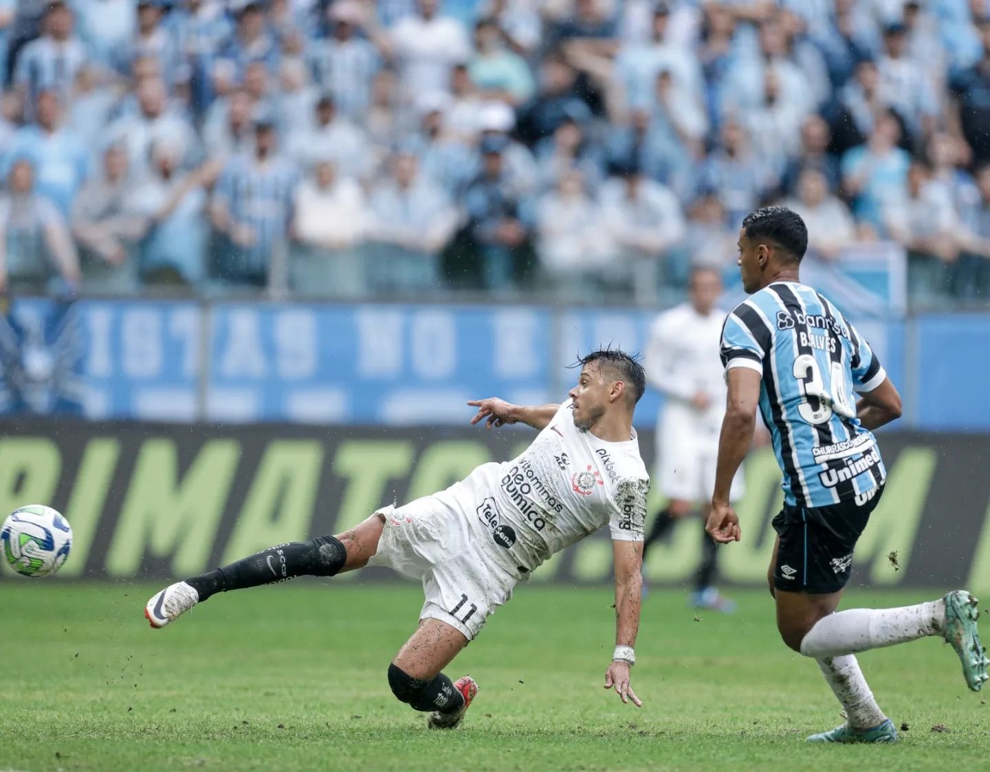 Brasileirão Corinthians vence fora e segura Grêmio na briga pelo título