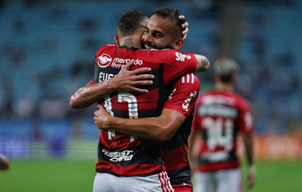 Brasileiro Flamengo enfrenta Santos e seca Botafogo