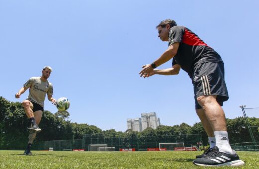 Calleri avança na recuperação após cirurgia no tornozelo e retornar aos treinos - Foto: Reprodução/ X @SaoPauloFC