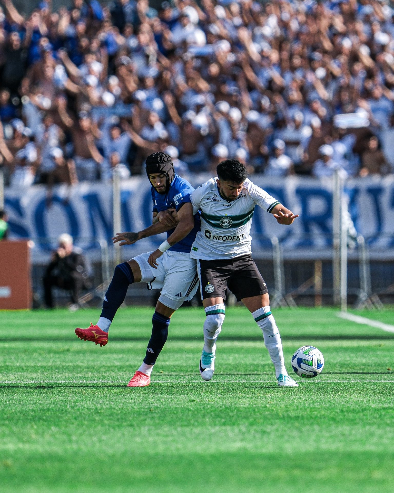 Coritiba e Cruzeiro em campo - Foto: Gabriel Thá/Coritiba