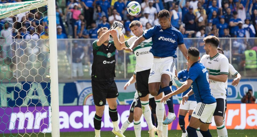 STJD solicitou liminar para que Cruzeiro e Coritiba joguem com portões fechados nos próximos jogos do Brasileirão - Foto: Reprodução/Staff Images / Cruzeiro