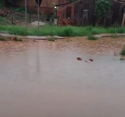 A chuva causou alagamentos em alguns bairros de Manaus - Foto: Reprodução/ Whatsapp