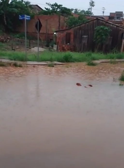 A chuva causou alagamentos em alguns bairros de Manaus - Foto: Reprodução/ Whatsapp