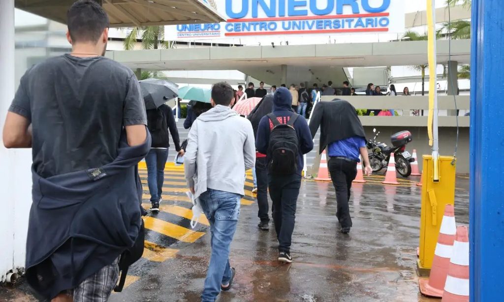 Enade prova será aplicada neste domingo, 26