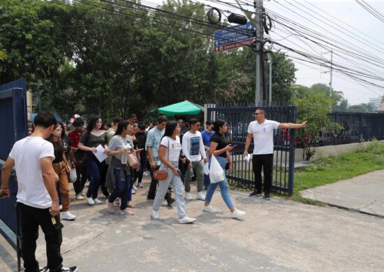 Enem no AM, mais de 160 escolas realizam o exame neste domingo, 12