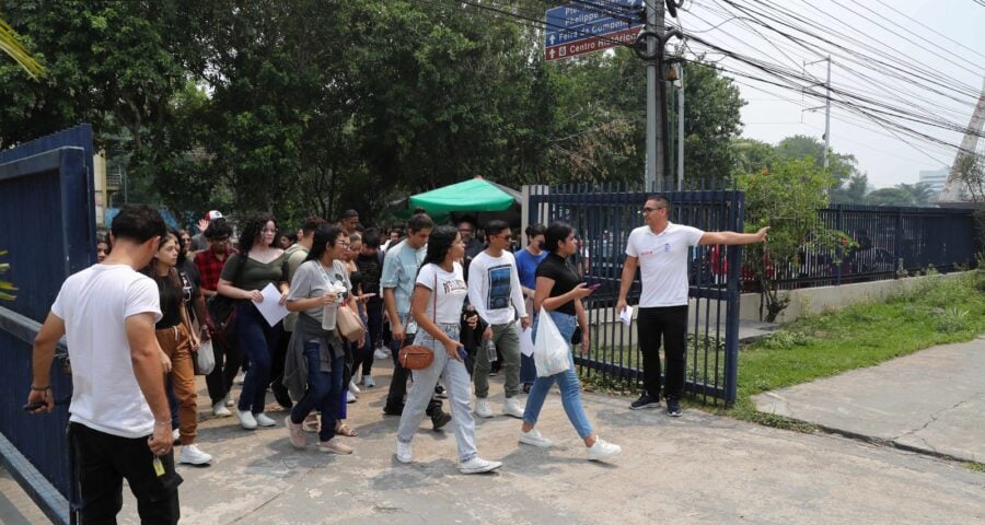 Enem no AM, mais de 160 escolas realizam o exame neste domingo, 12