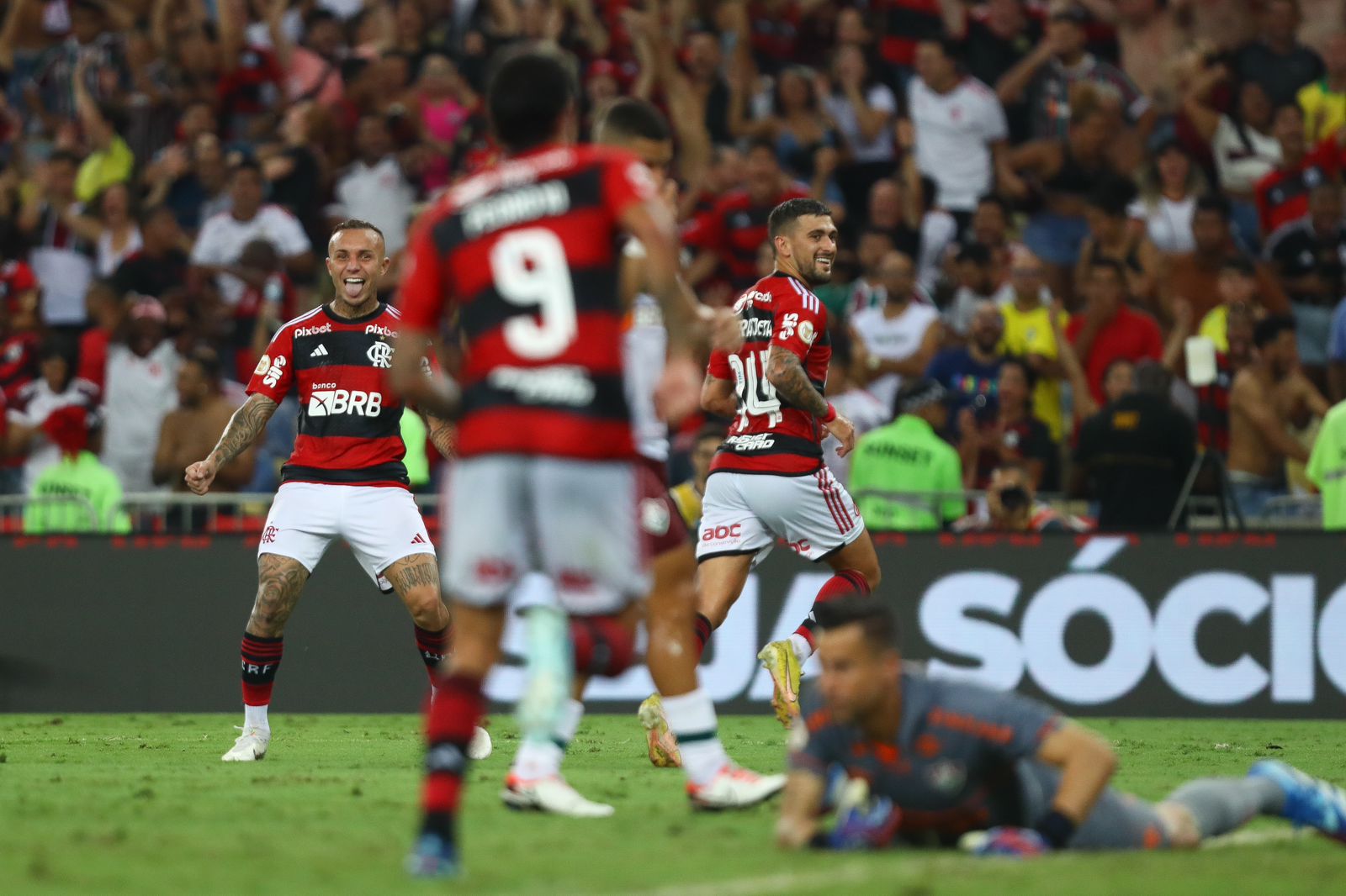 Arrascaeta comemora gol marcado contra o Fluminense - Foto: Reprodução/Gilvan de Souza / CRF